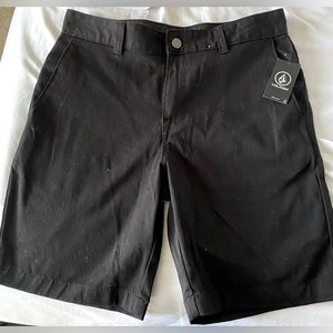 🆕VOLCOM short size 30